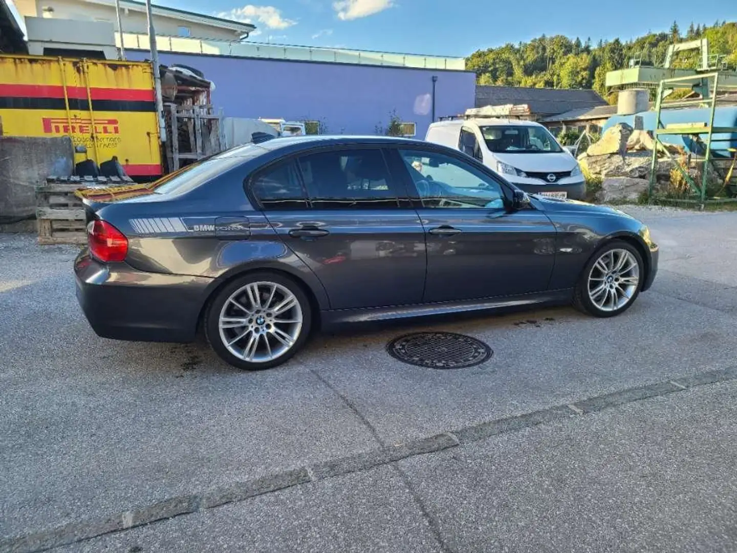 BMW 330 330i Aut. Gris - 1