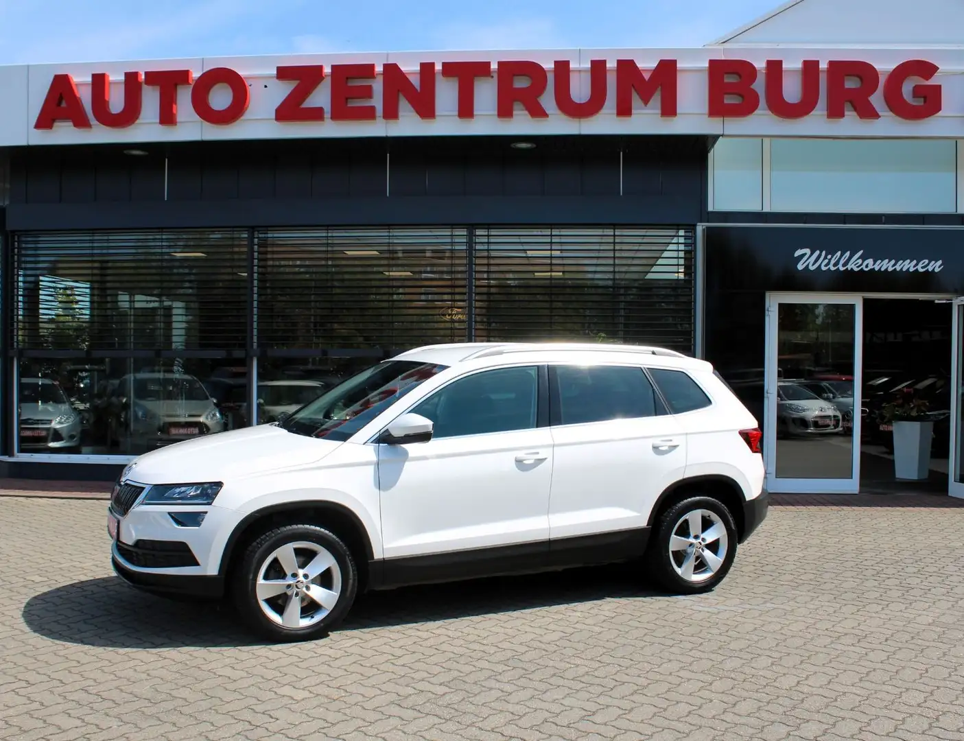 Skoda Karoq Style 1.5l TSI Kamera Nav LED DAB Tempomat Weiß - 1