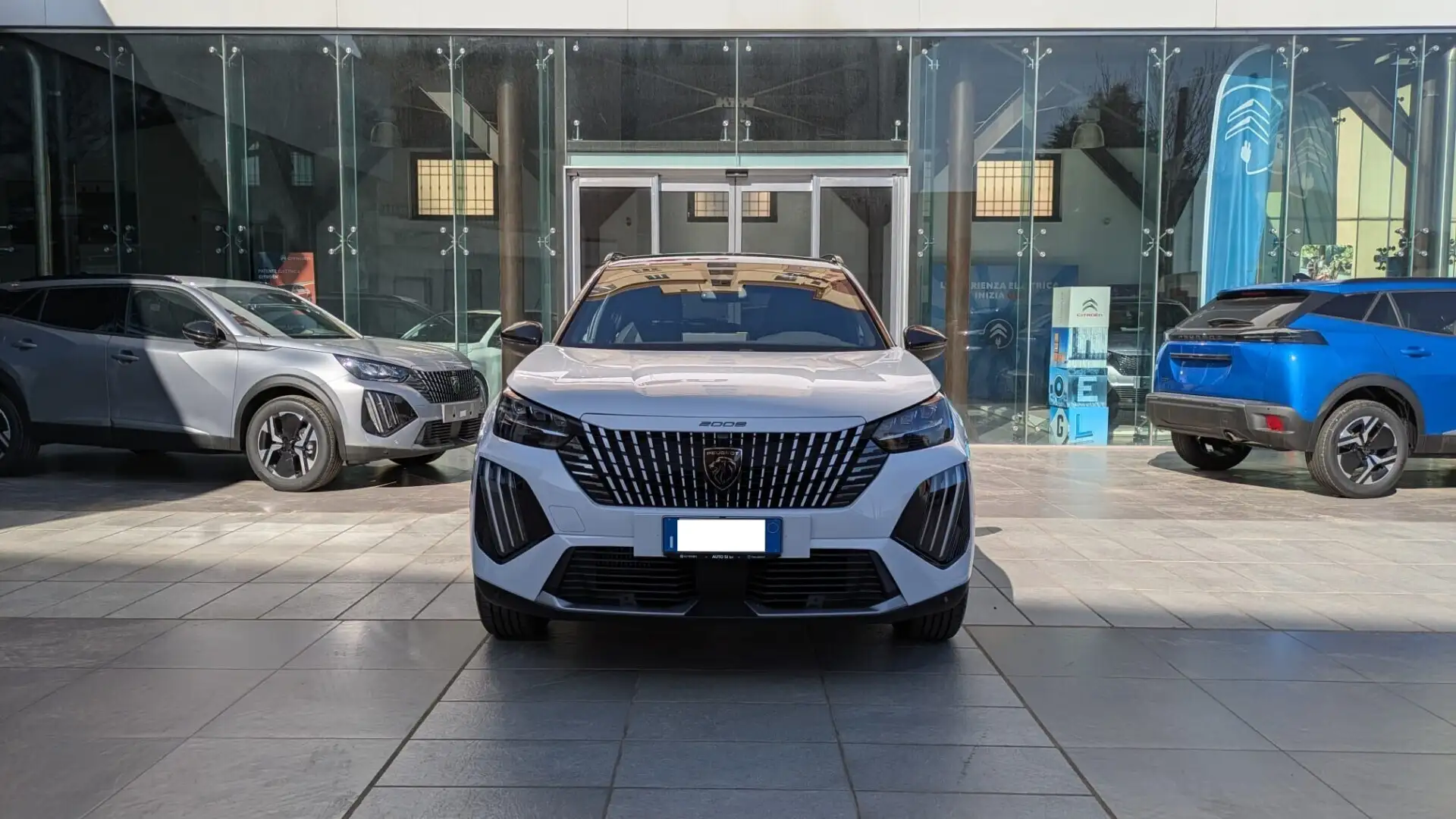 Peugeot 2008 2008 Hybrid 145 e-DCS6 GT Bianco - 2