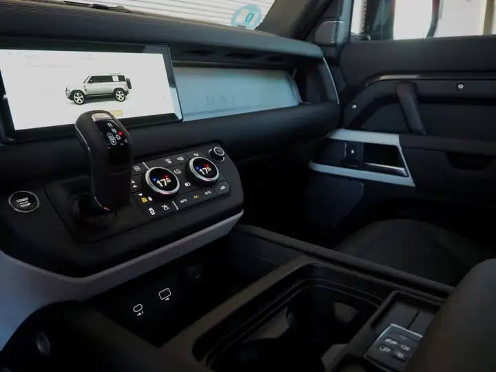 Land Rover Defender 2024, foto 30