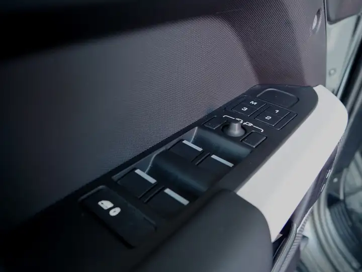 Land Rover Defender 2024, foto 33