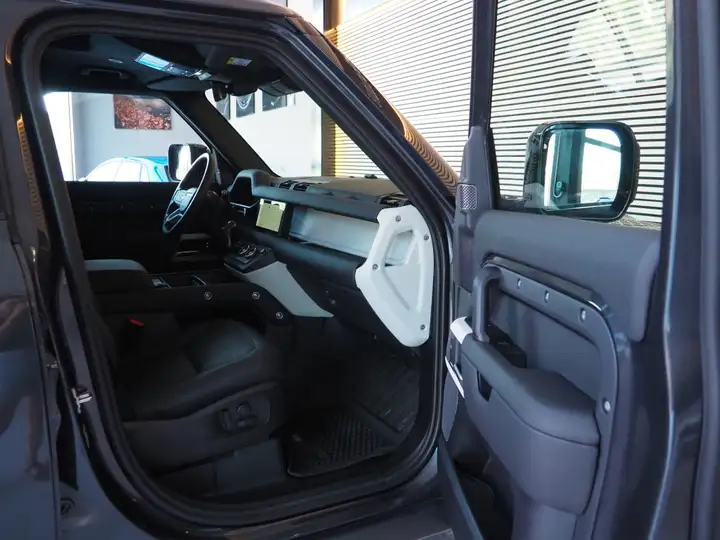 Land Rover Defender 2024, foto 24