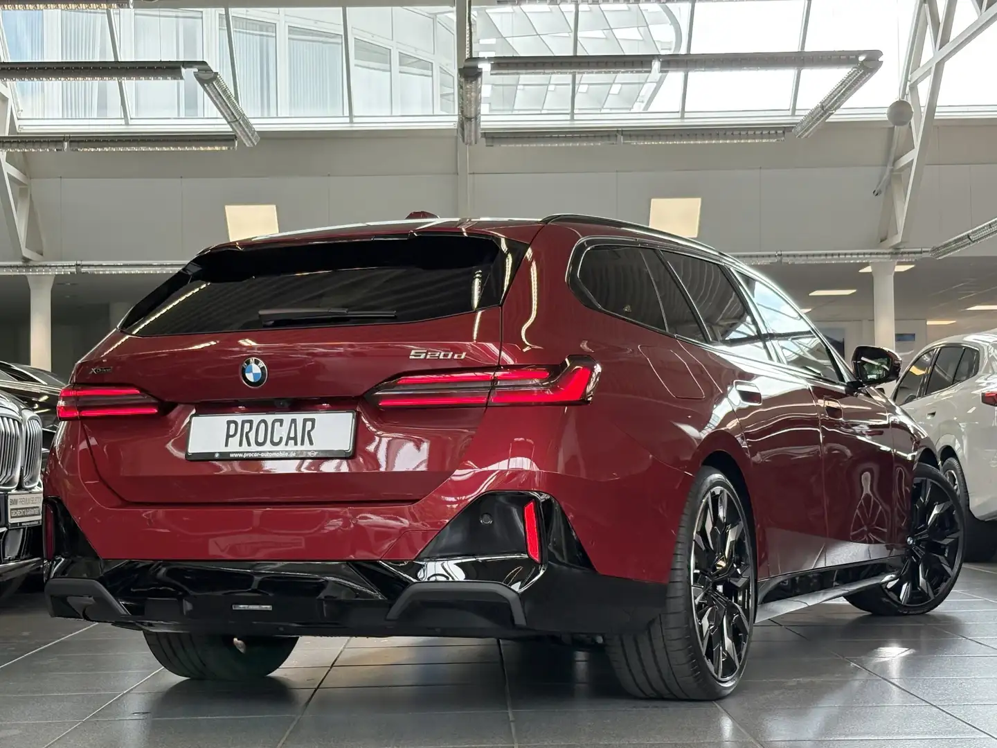 BMW 520 d xDrive M SportPro DA Prof PA+ H/K HuD Pano Rot - 2
