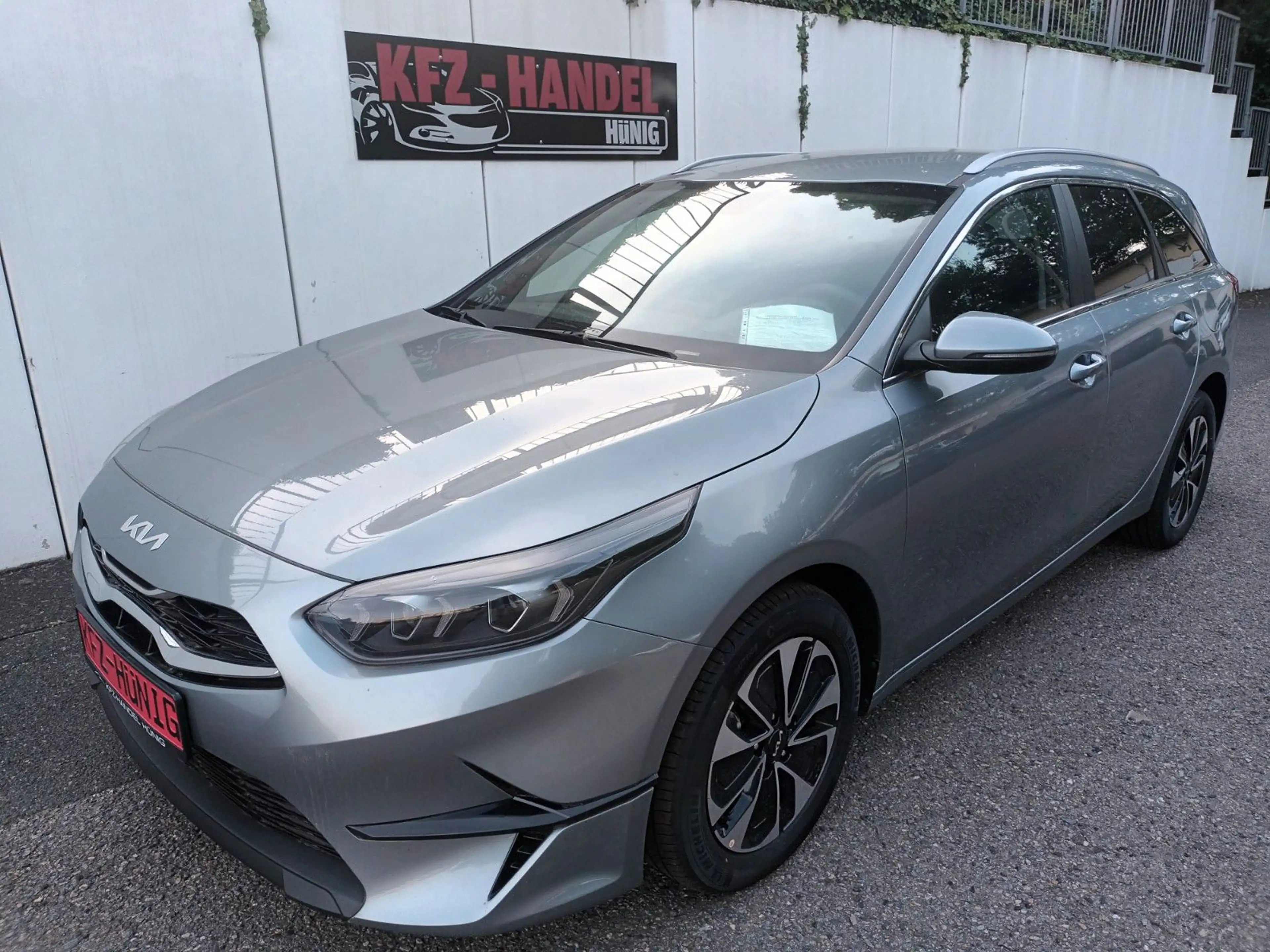 Kia Ceed SW / cee'd SW CEED SPORTWAGON 1.5T-GDI TOP AUT+NAVI+LED+KAMERA