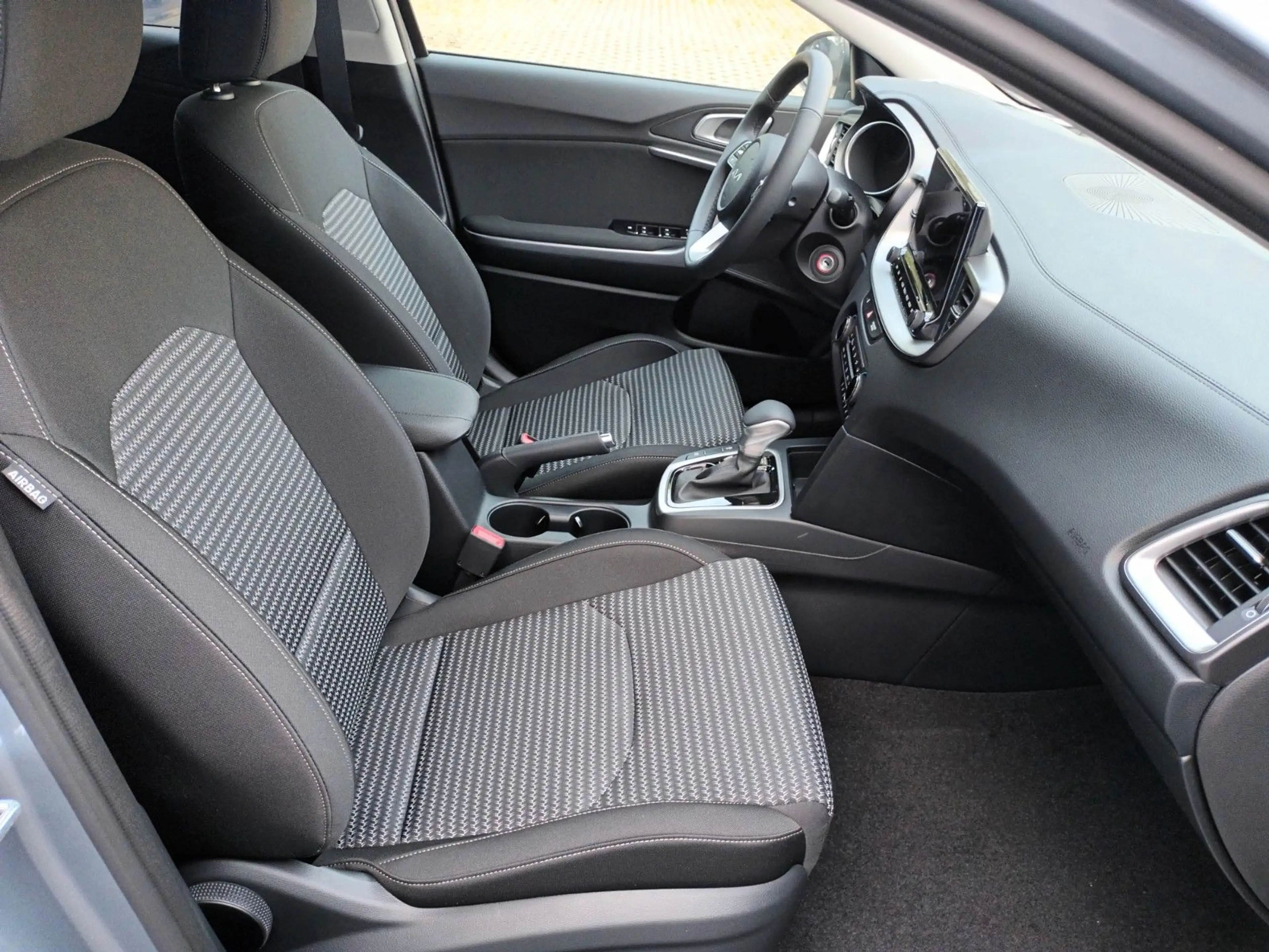 Kia Ceed SW / cee'd SW CEED SPORTWAGON 1.5T-GDI TOP AUT+NAVI+LED+KAMERA — photo 4
