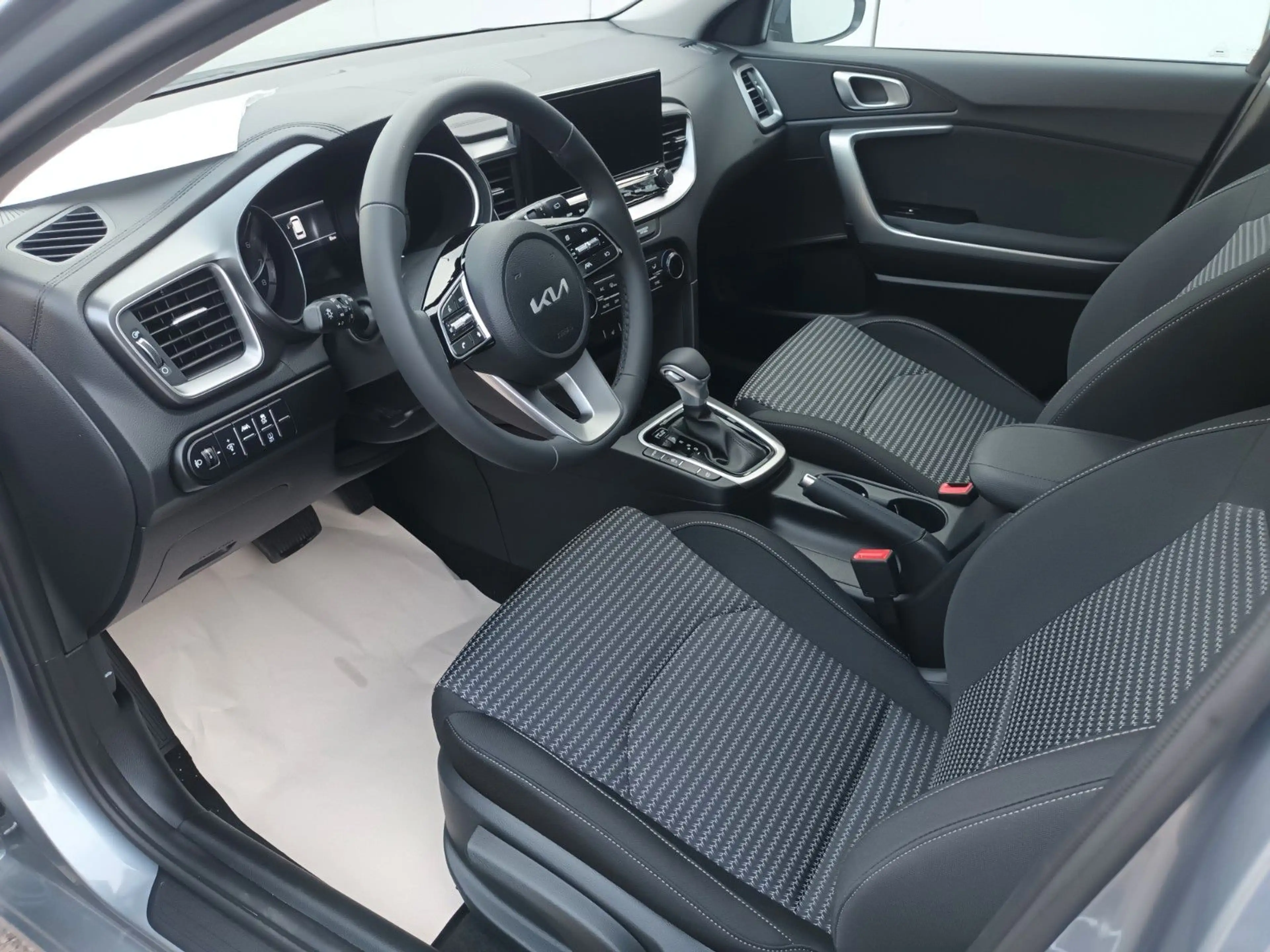 Kia Ceed SW / cee'd SW CEED SPORTWAGON 1.5T-GDI TOP AUT+NAVI+LED+KAMERA — photo 3