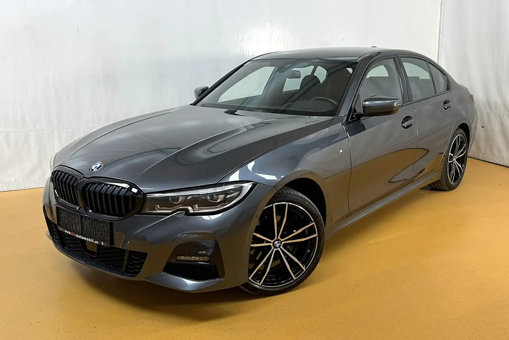 BMW 320 i xDrive Aut.  M sport Grau - 1