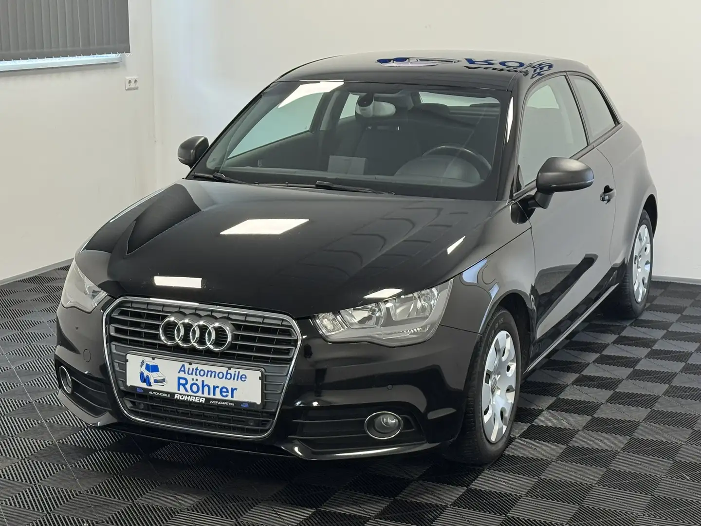 Audi A1 1.6 TDI Attraction 1.Hand Sitzheiz. Einparkh. Schwarz - 2