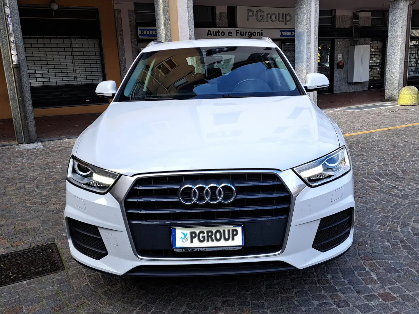 Audi Q3 2.0 tdi Young 120cv AUTOMATICO. Blanc - 1