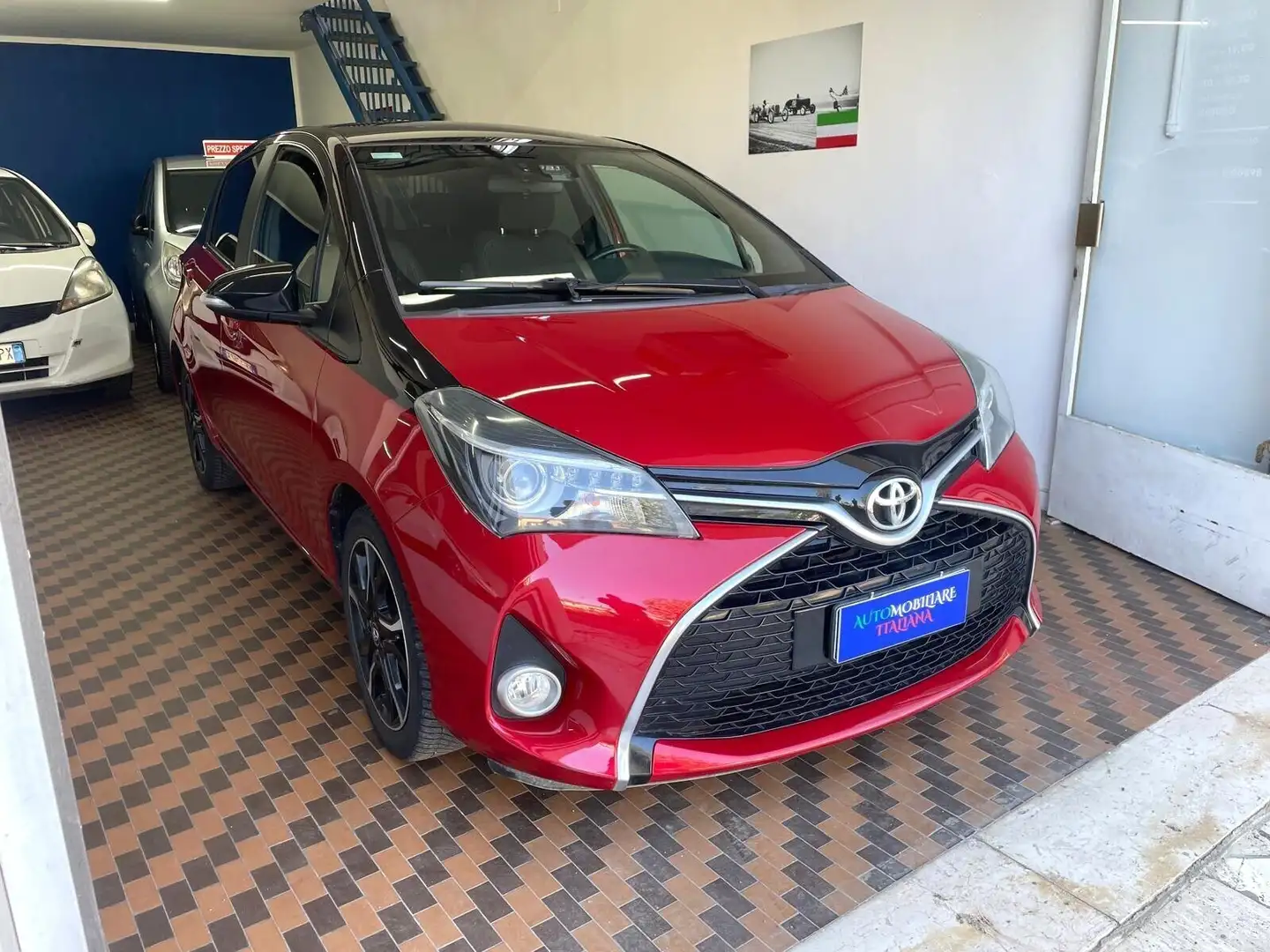 Toyota Yaris 1.0 5 porte Lounge Rouge - 1