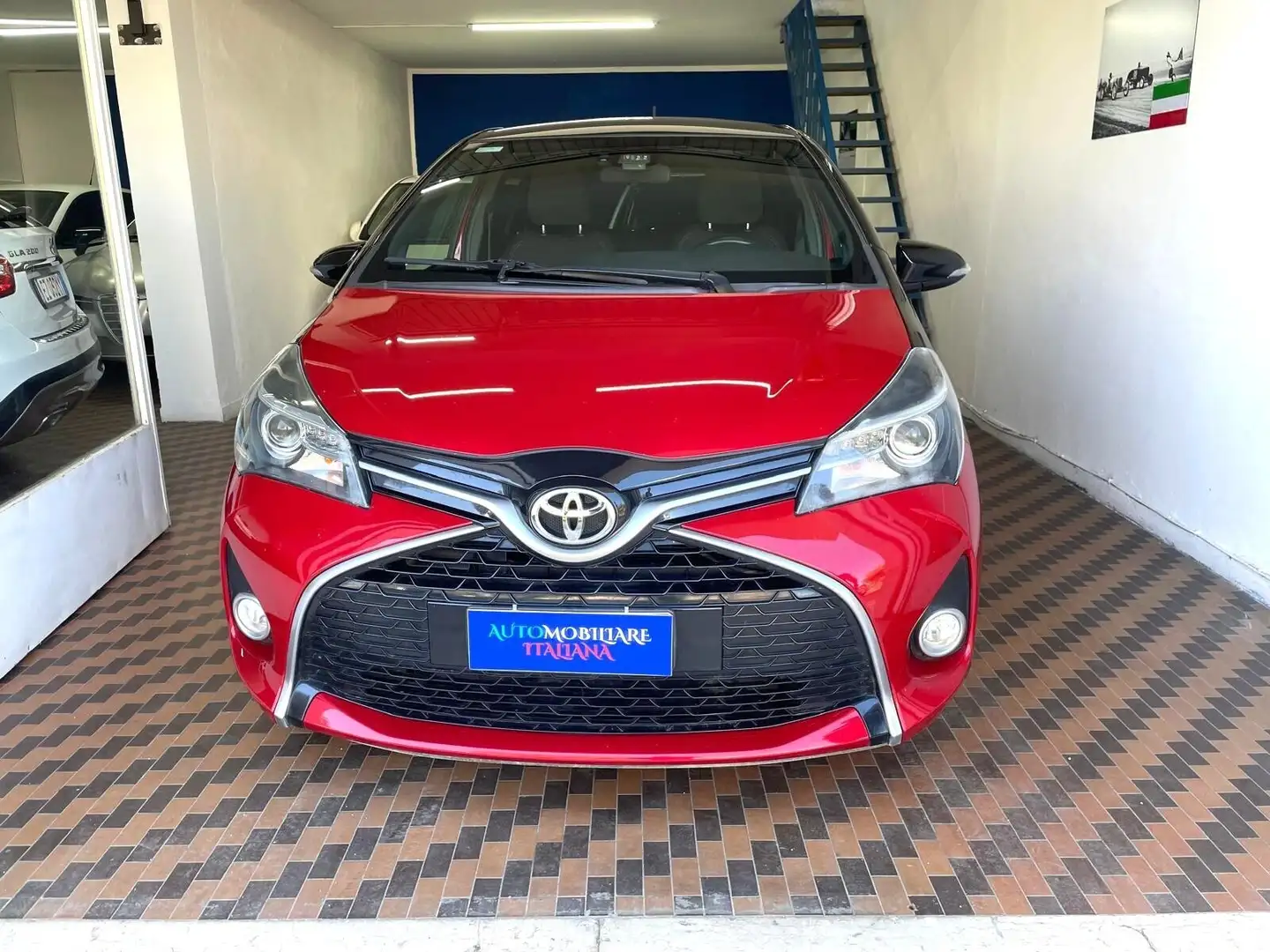 Toyota Yaris 1.0 5 porte Lounge Rouge - 2
