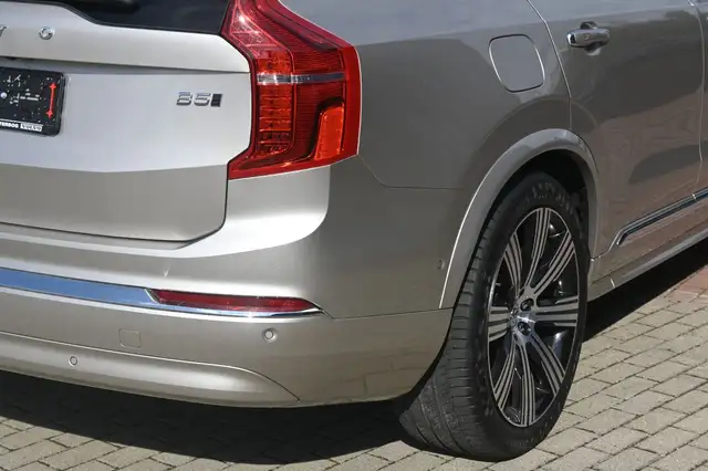 Volvo XC90 view 5