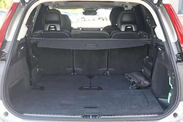 Volvo XC90 view 6