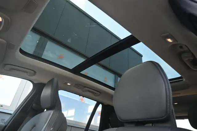 Volvo XC90 view 12