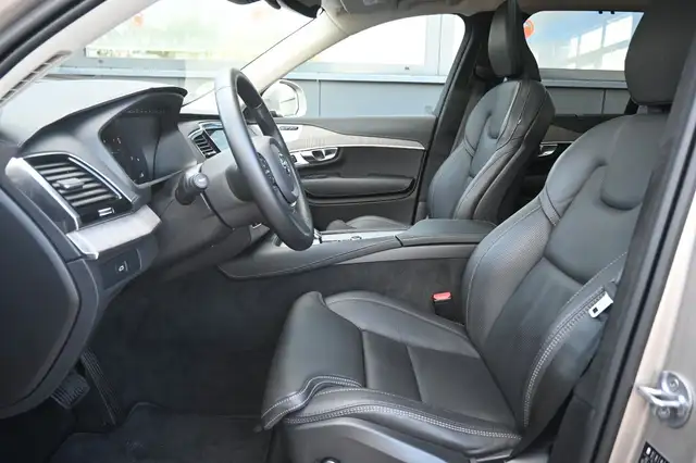 Volvo XC90 view 11
