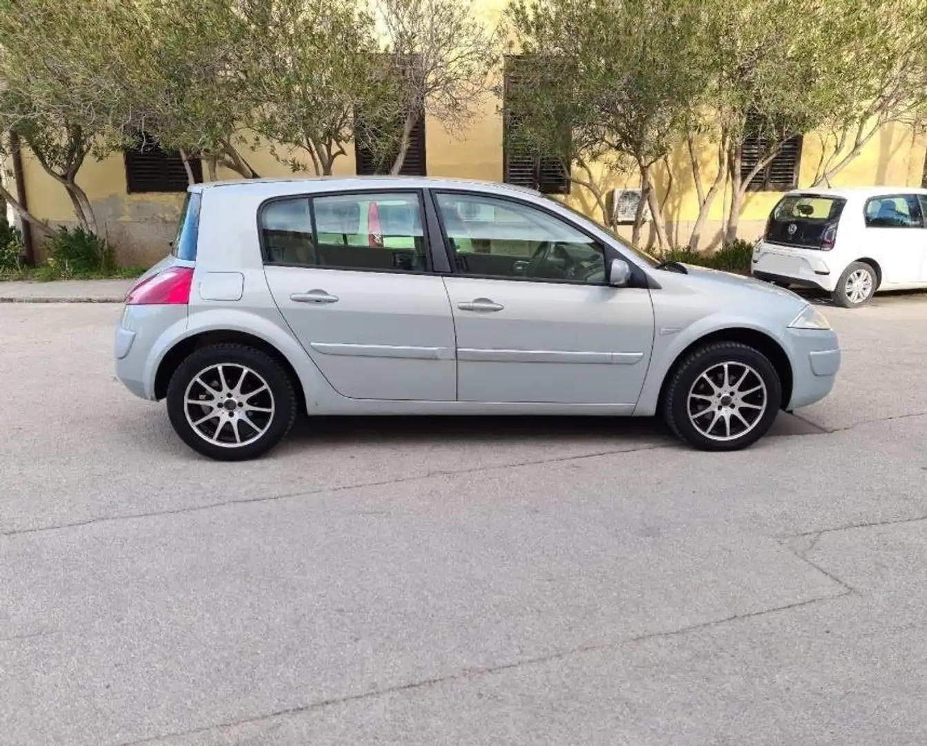 Renault Megane 1.4i+16v+Authentique Gris - 2