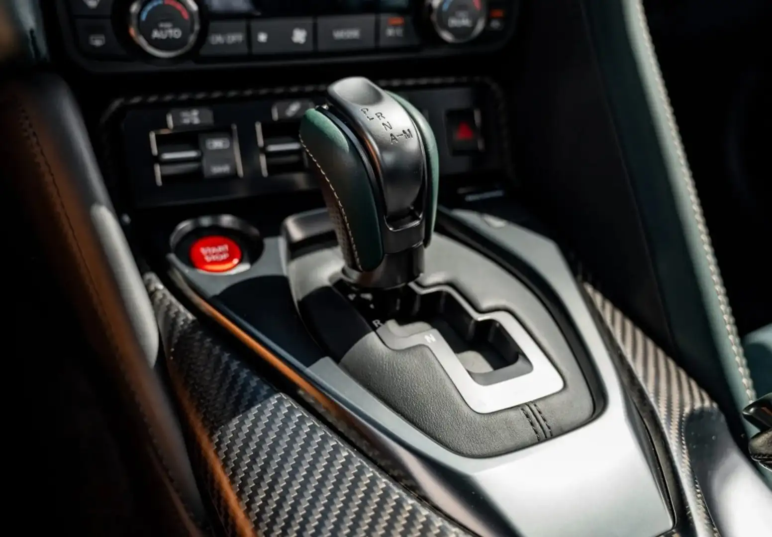 Nissan GT-R T-Spec Coupe Negro - 2