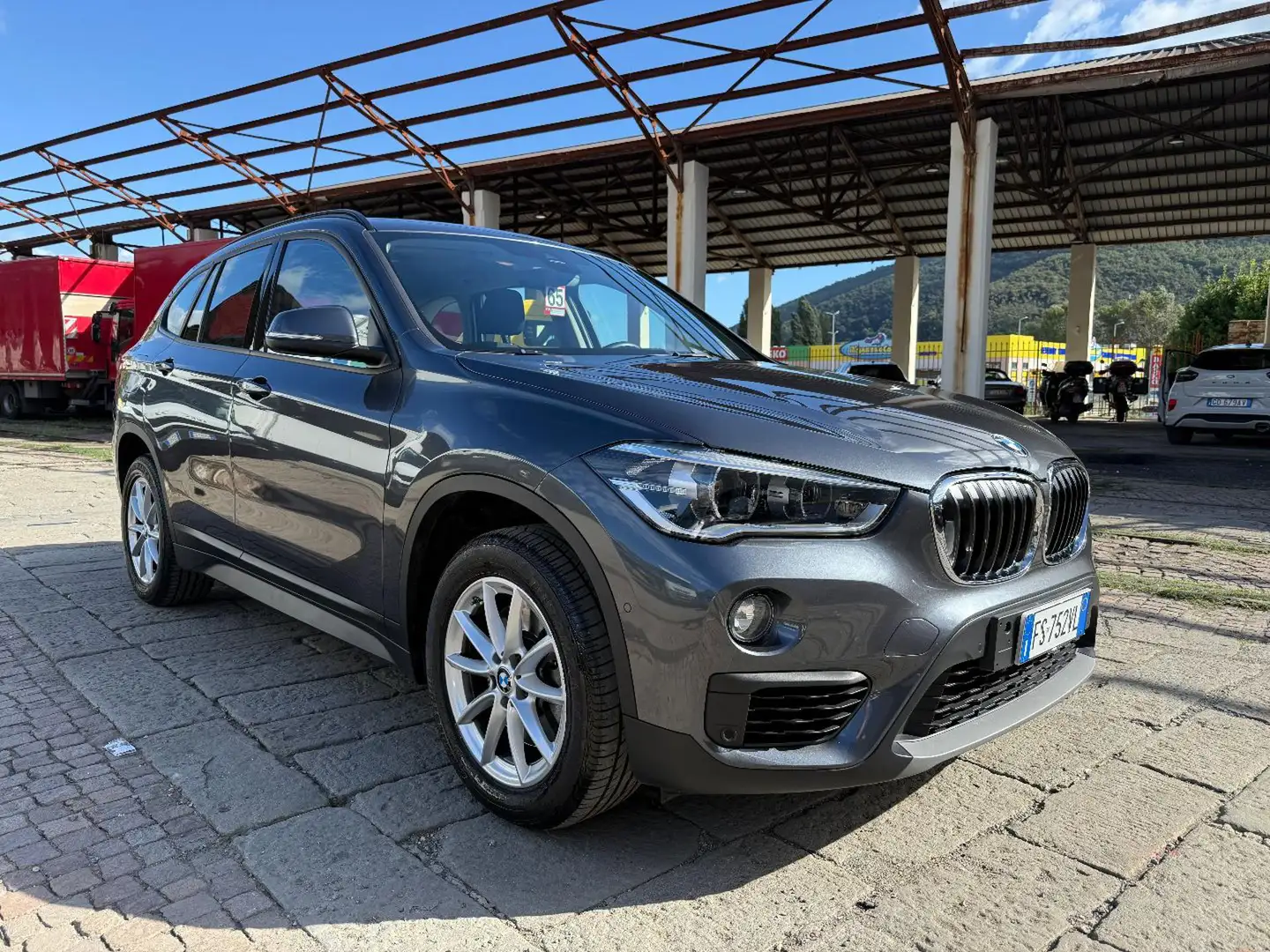 BMW X1 xDrive20d Business Gris - 2
