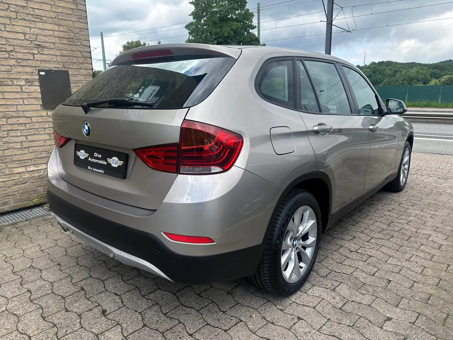 BMW X1 18 d xDrive 1.Hand, Automatik Braun - 2