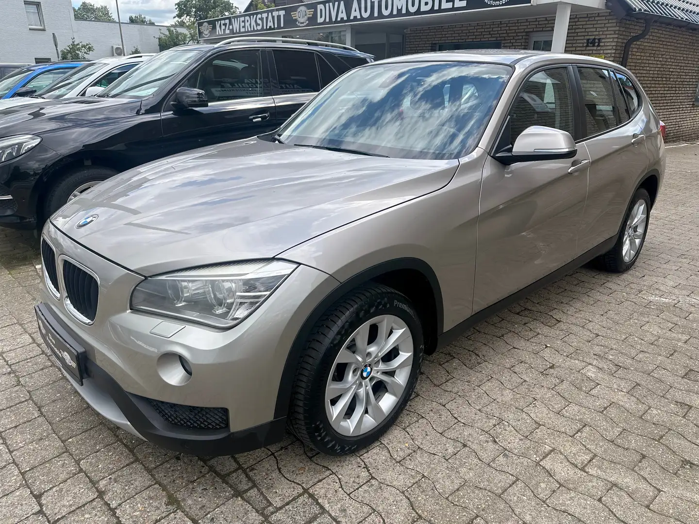 BMW X1 18 d xDrive 1.Hand, Automatik Braun - 1