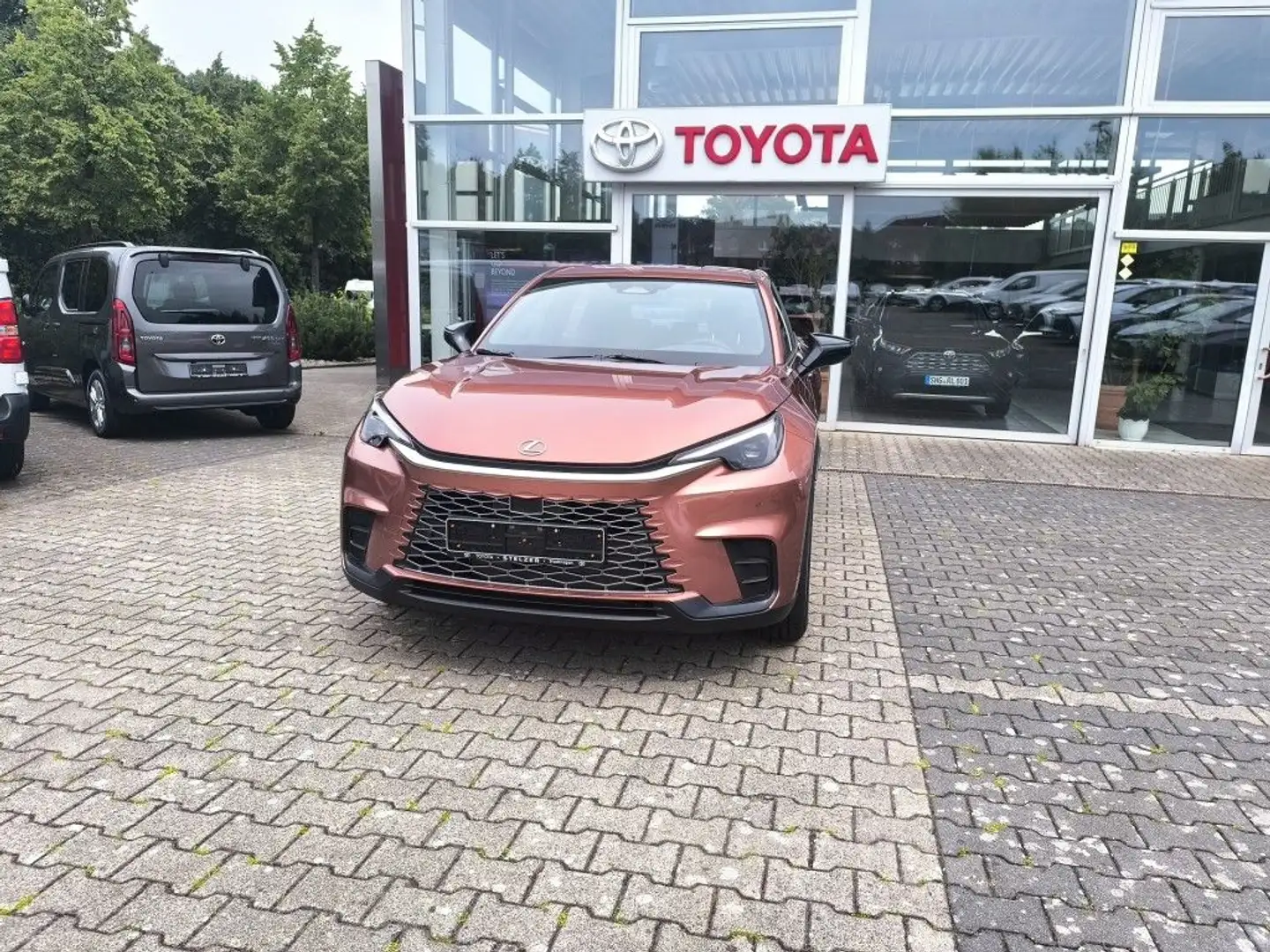 Lexus LBX FWD Rot - 2