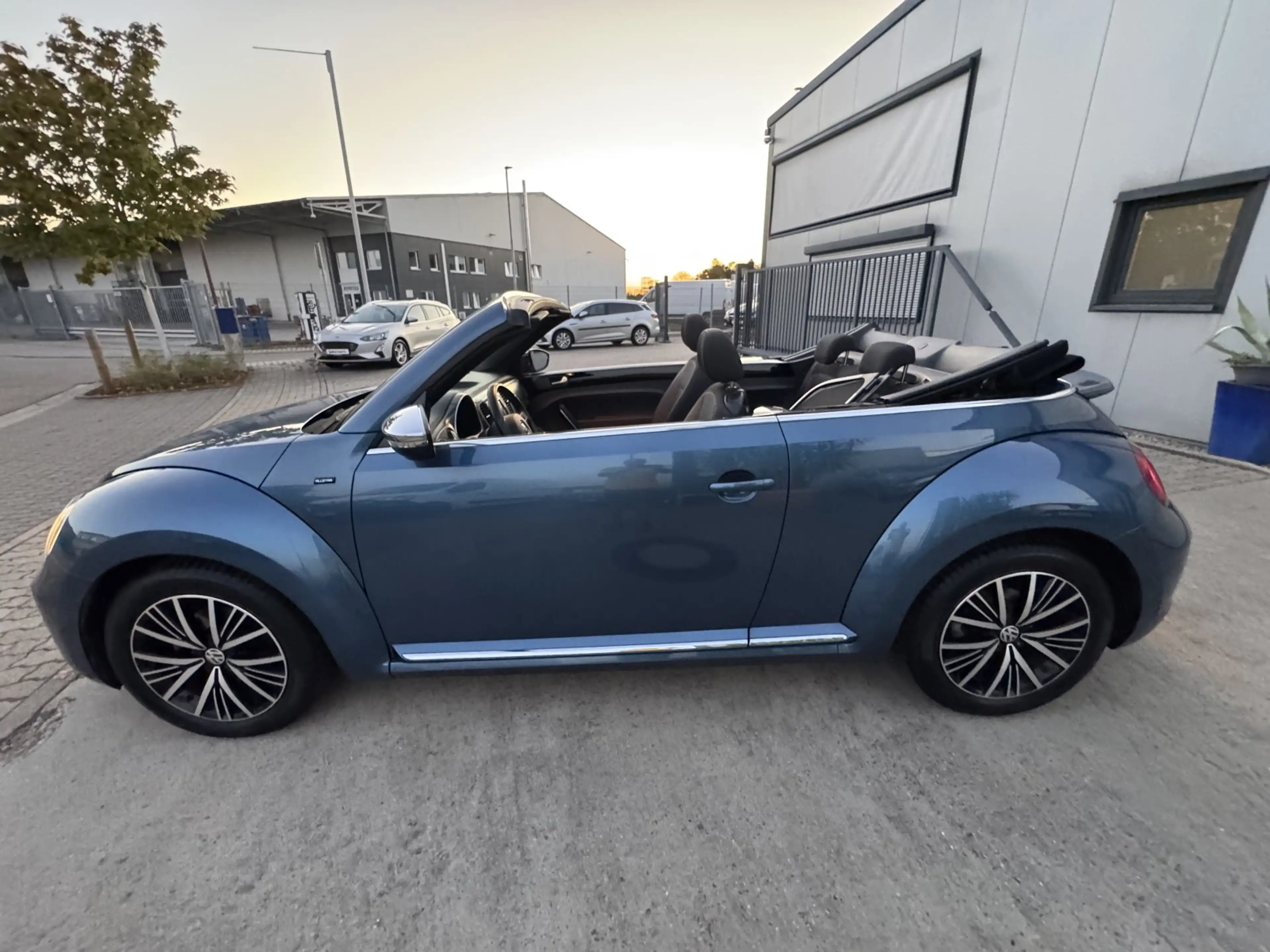 Volkswagen Beetle Cabriolet Allstar 1.Besitz Navi,Kamera,Sitzheizung — photo 12