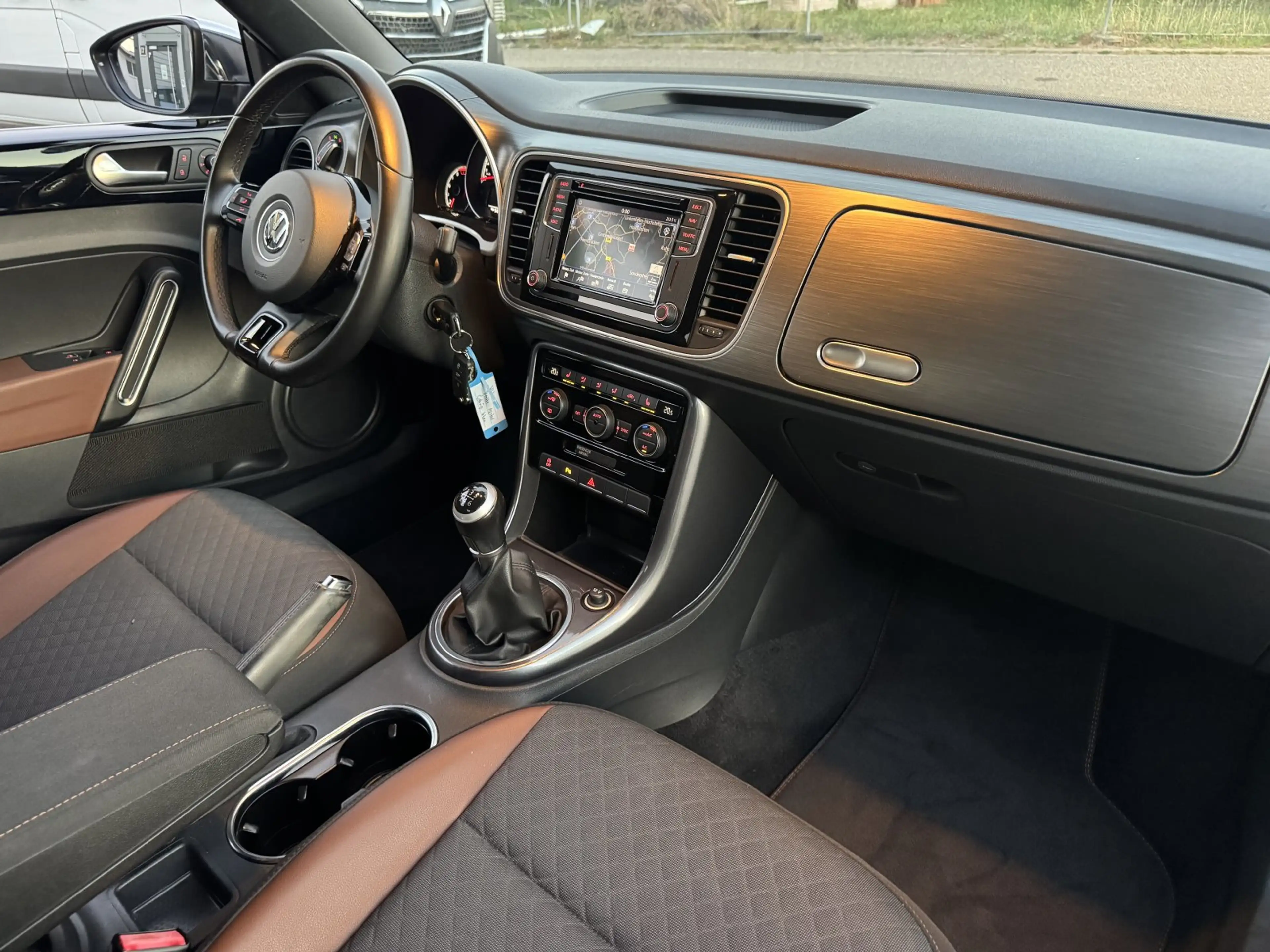 Volkswagen Beetle Cabriolet Allstar 1.Besitz Navi,Kamera,Sitzheizung — photo 13