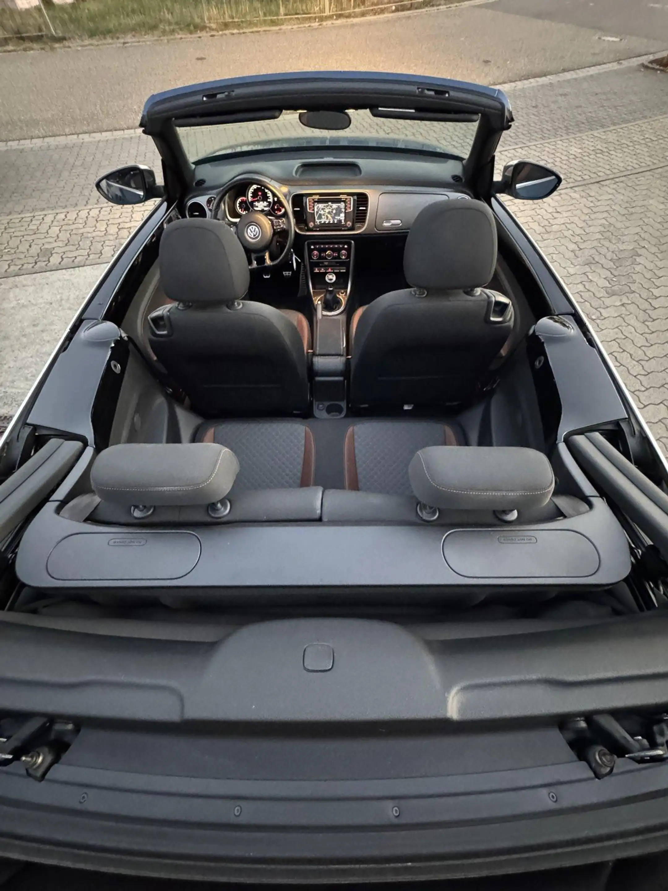 Volkswagen Beetle Cabriolet Allstar 1.Besitz Navi,Kamera,Sitzheizung — photo 11
