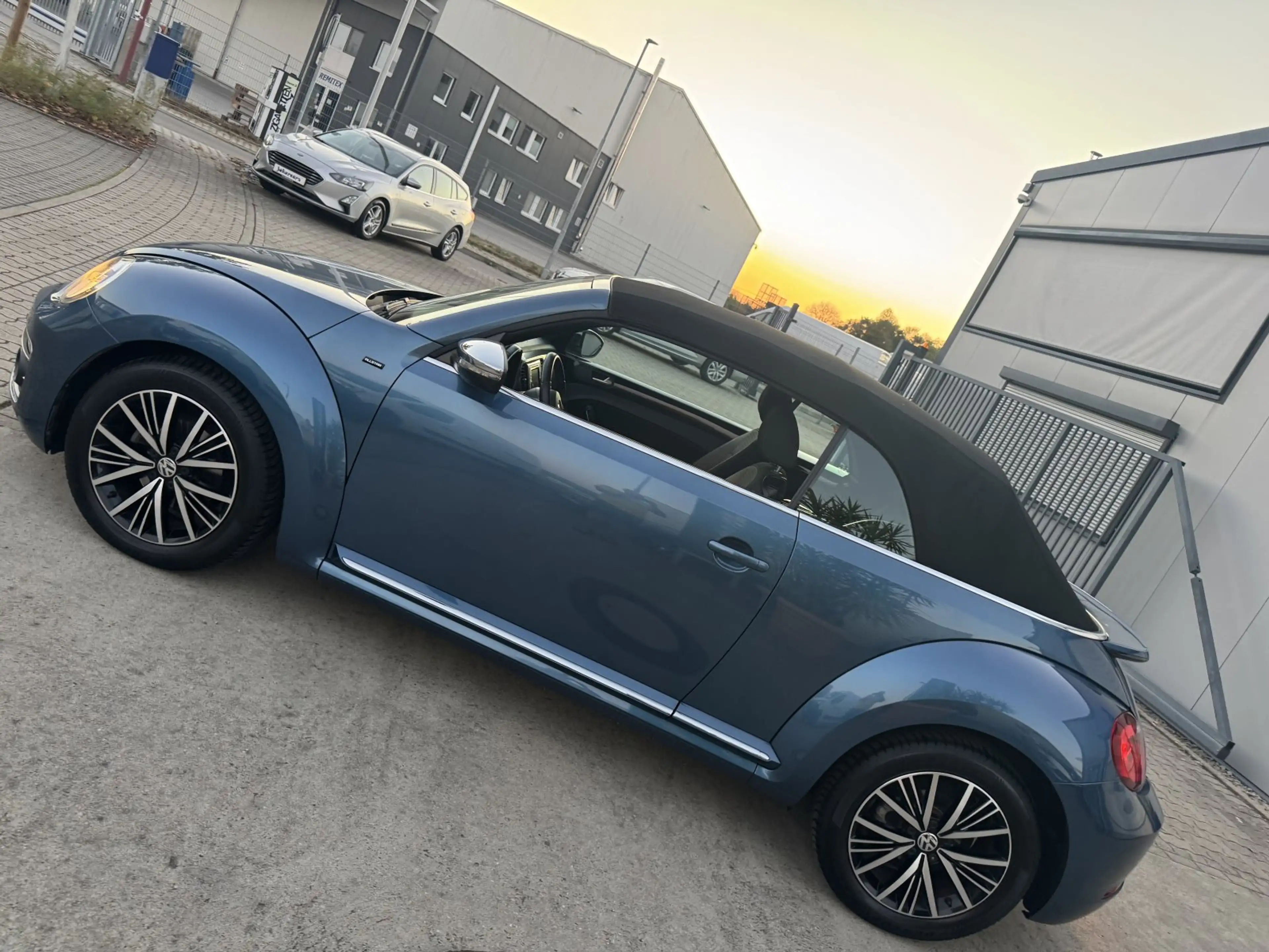 Volkswagen Beetle Cabriolet Allstar 1.Besitz Navi,Kamera,Sitzheizung — photo 9