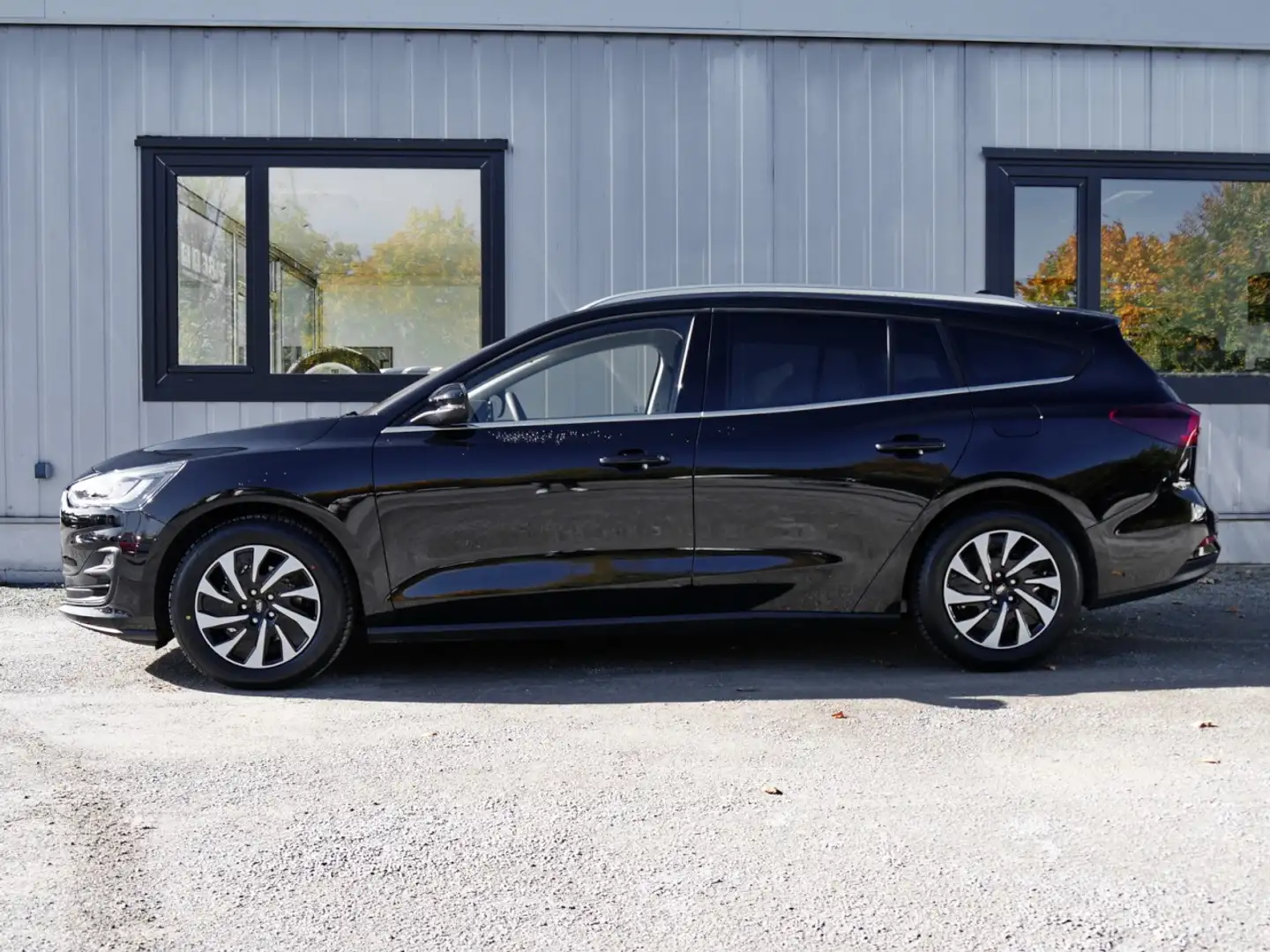 Ford Focus Titanium Edition MildHybrid LED+NAV+Tempo Klima Schwarz - 2