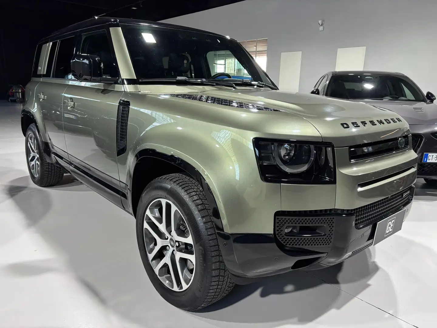 Land Rover Defender 3.0 i6 mhev X-Dynamic HSE 400cv 7 posti Vert - 2
