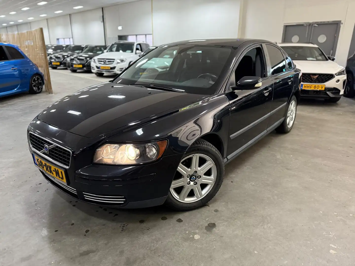Volvo S40 1.8 Momentum / NETTE AUTO / RIJDT SCHAKELT GOED / Noir - 2