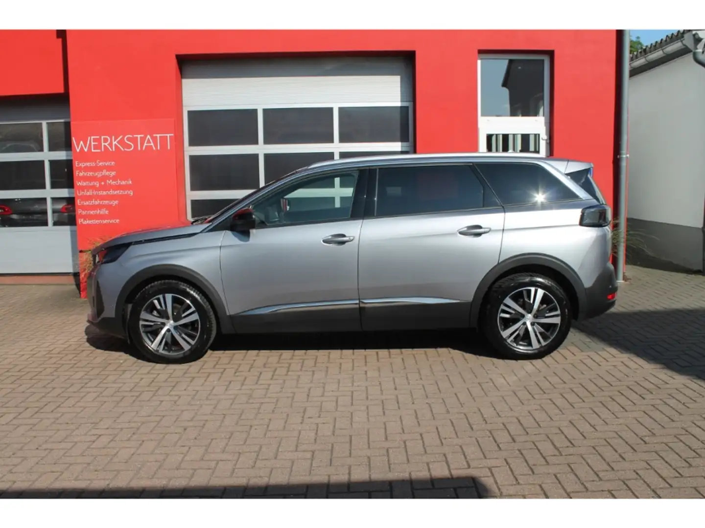 Peugeot 5008 145 MHEV AllurePack e-DSC6 7-Sitz Navi Kamera Grau - 2