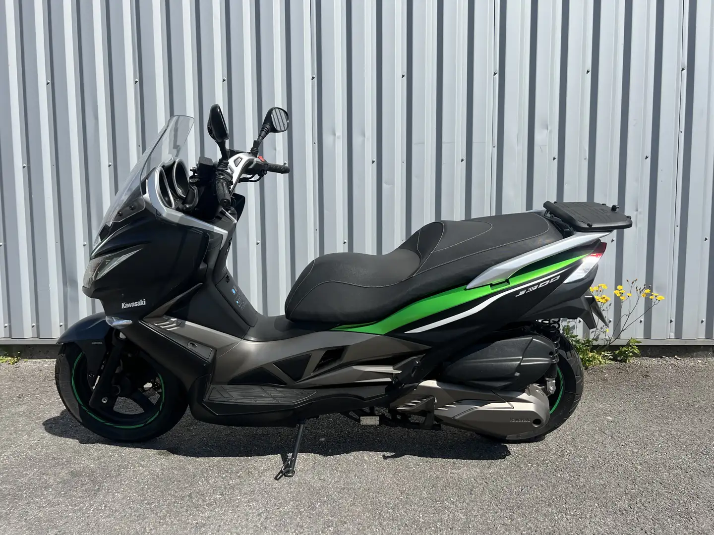 Kawasaki J300 - 2