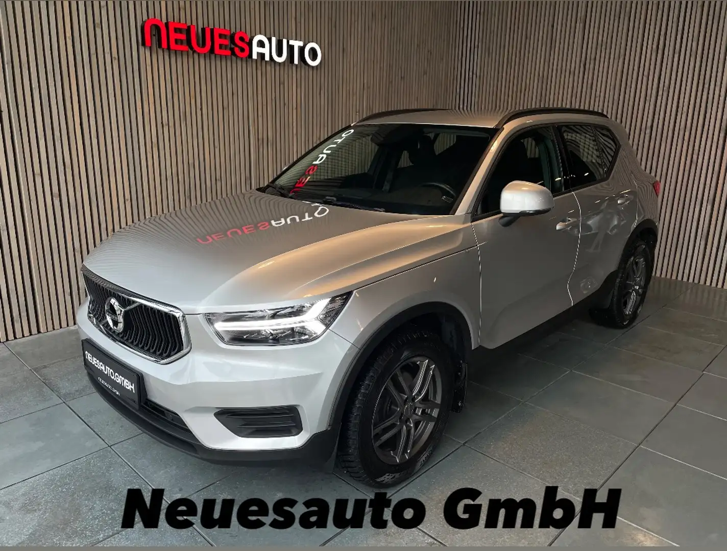 Volvo XC40 T3 2.0 d 2WD *LED*Navi*Servicegepfl. VOLVO* Grau - 1