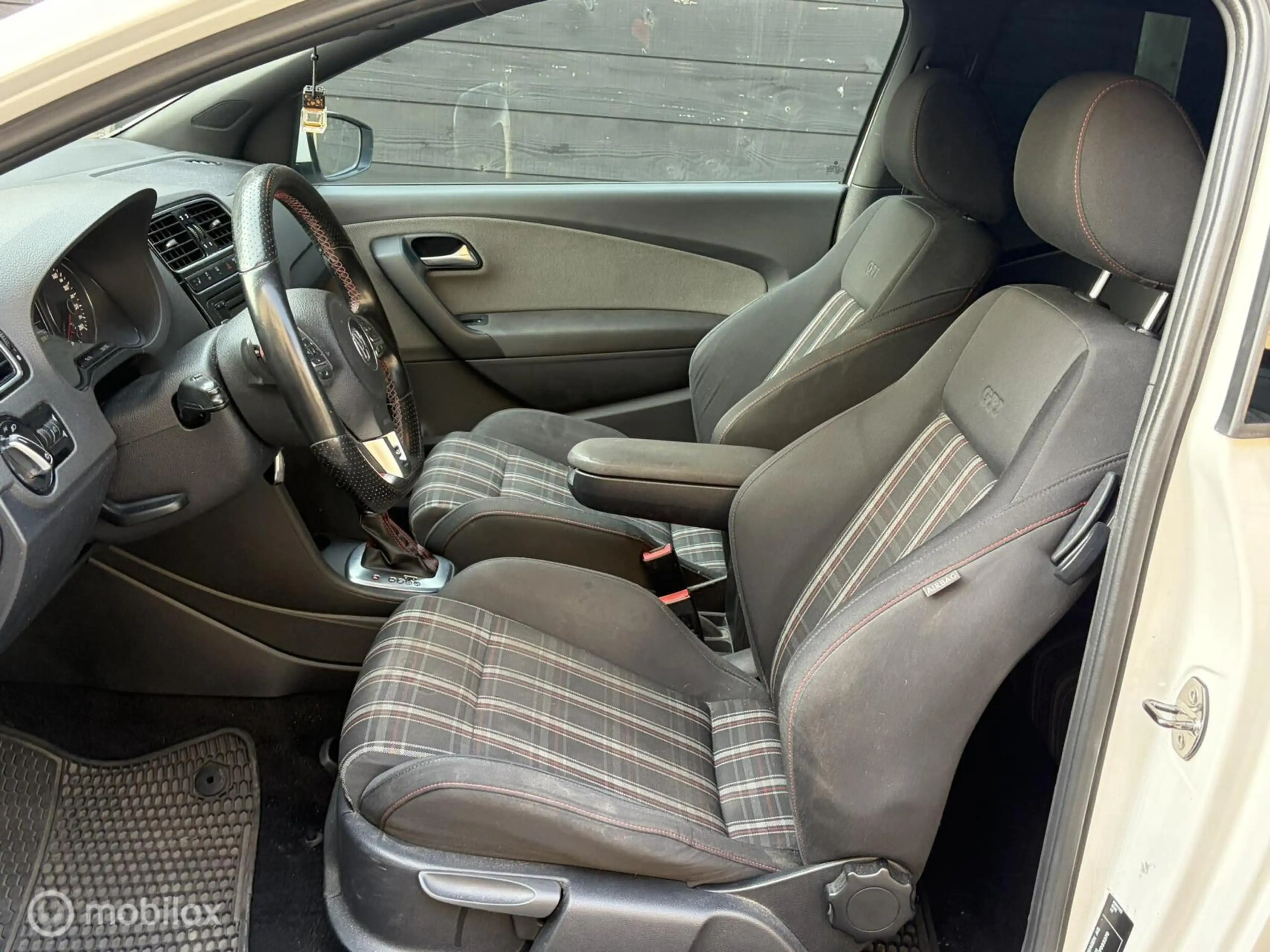 Volkswagen Polo GTI 1.4 TSI — photo 9