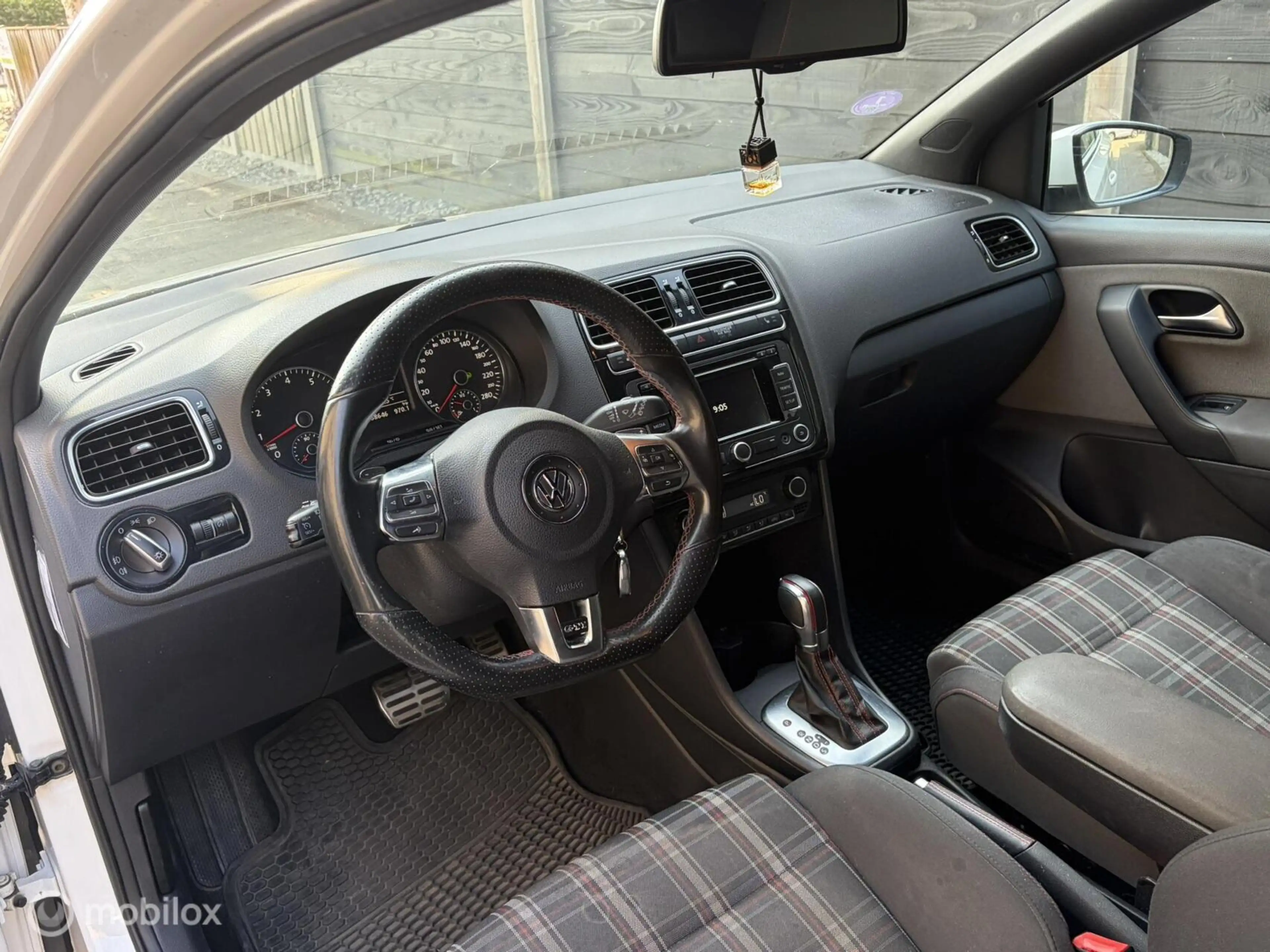 Volkswagen Polo GTI 1.4 TSI — photo 8