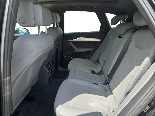 Audi Q5 view 10