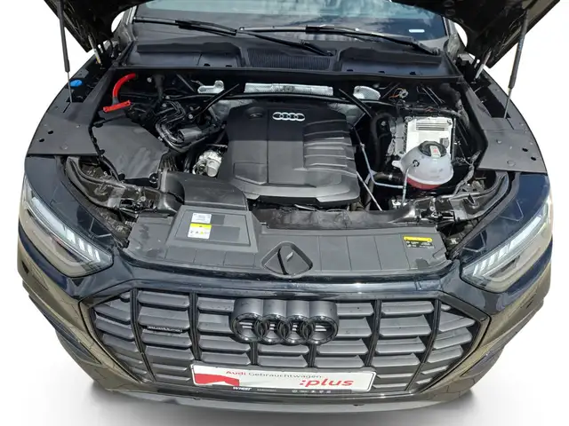 Audi Q5 view 12
