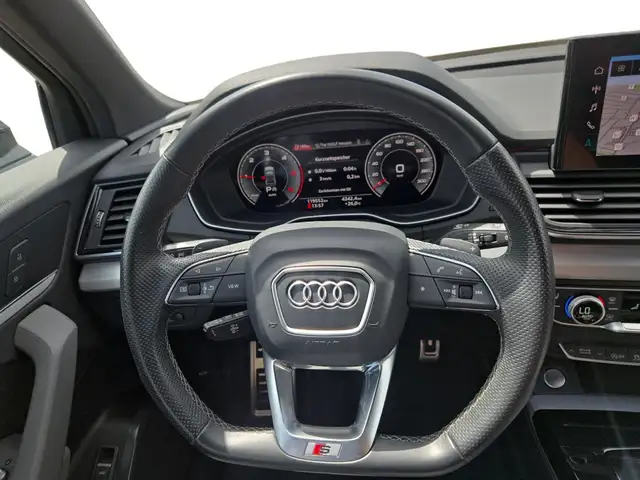 Audi Q5 view 13