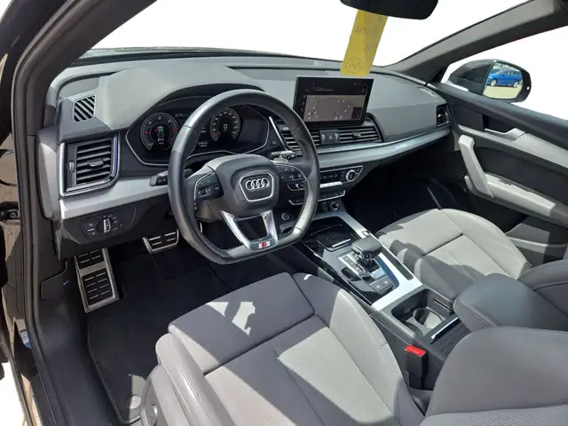 Audi Q5 view 4