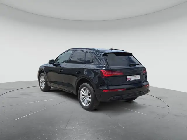Audi Q5 view 3