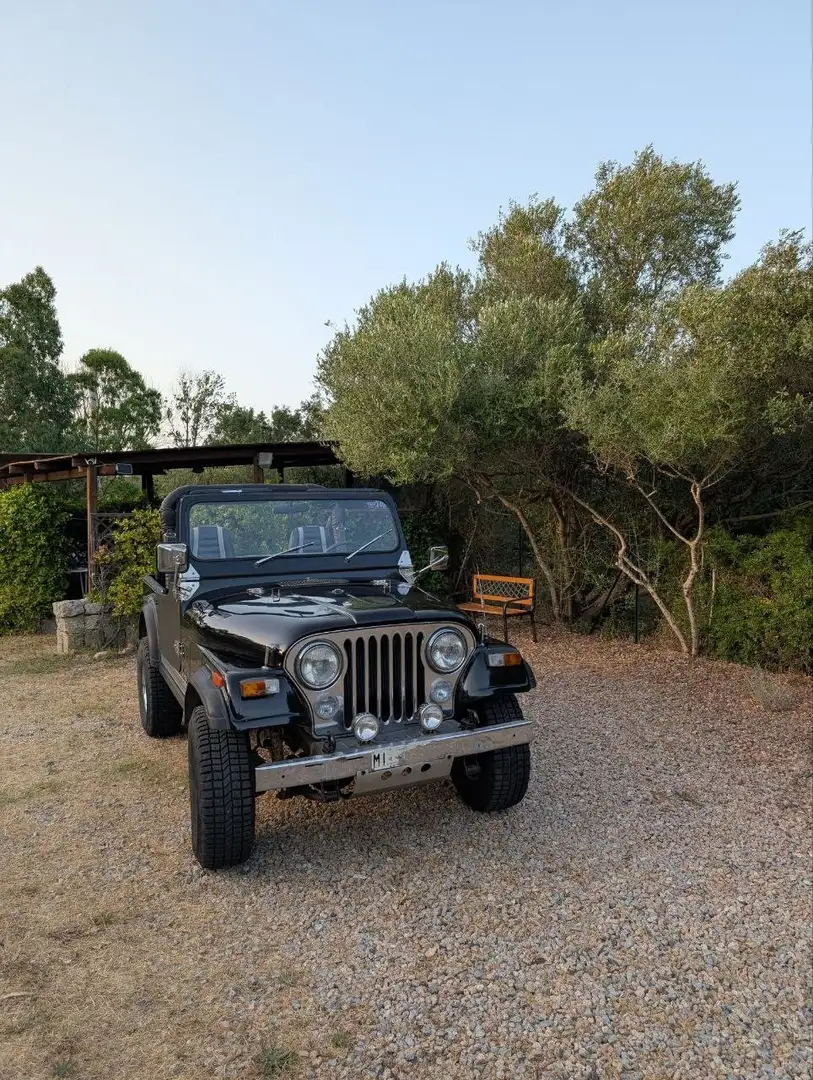 Jeep CJ-7 Laredo - 1