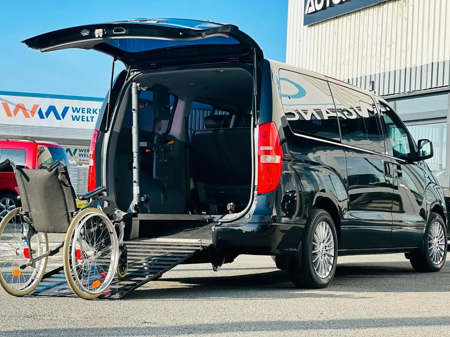 Hyundai H-1 -Behindertengerecht-Rampe-Rollstuhl Schwarz - 1