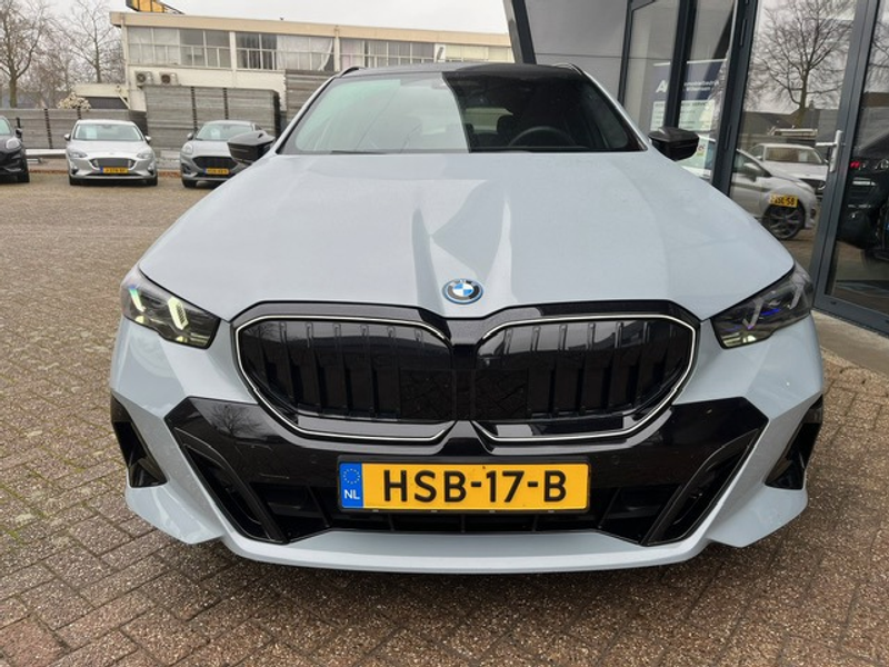 BMW 550 5-serie Touring 550e xDrive — photo 5
