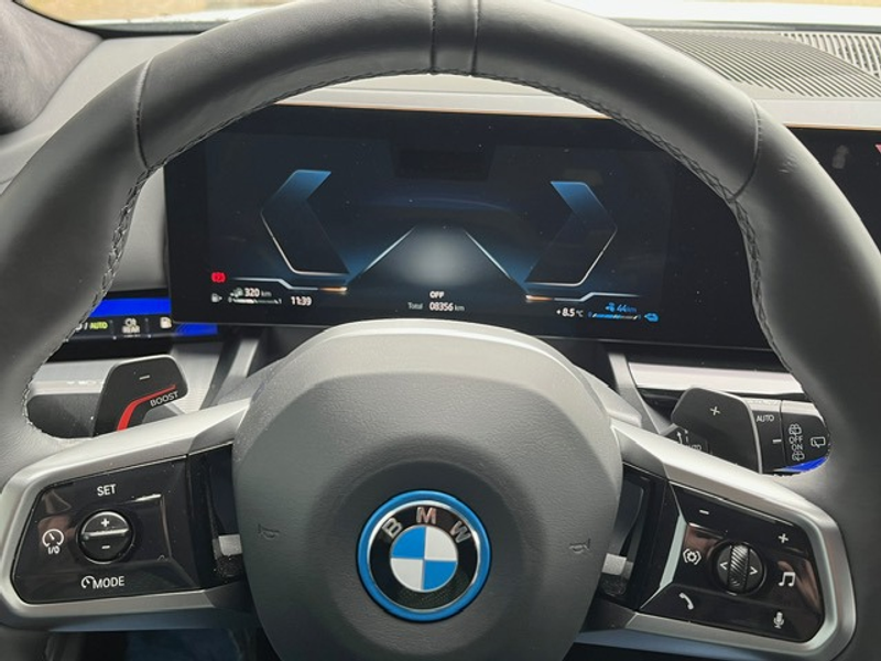 BMW 550 5-serie Touring 550e xDrive — photo 13