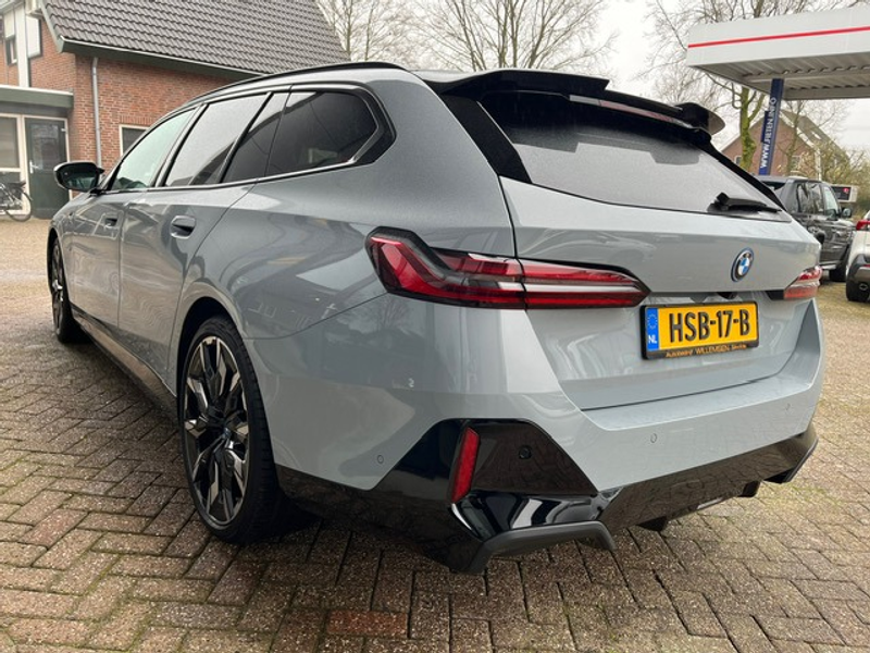 BMW 550 5-serie Touring 550e xDrive — photo 15