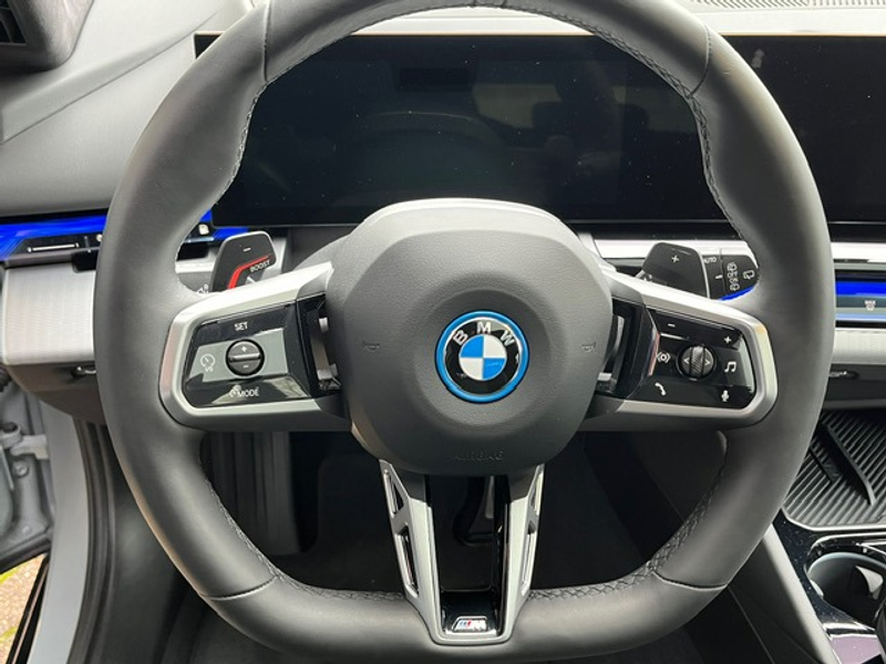 BMW 550 5-serie Touring 550e xDrive — photo 10