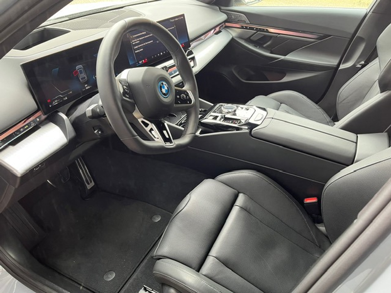 BMW 550 5-serie Touring 550e xDrive — photo 6