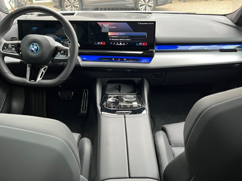 BMW 550 5-serie Touring 550e xDrive — photo 14